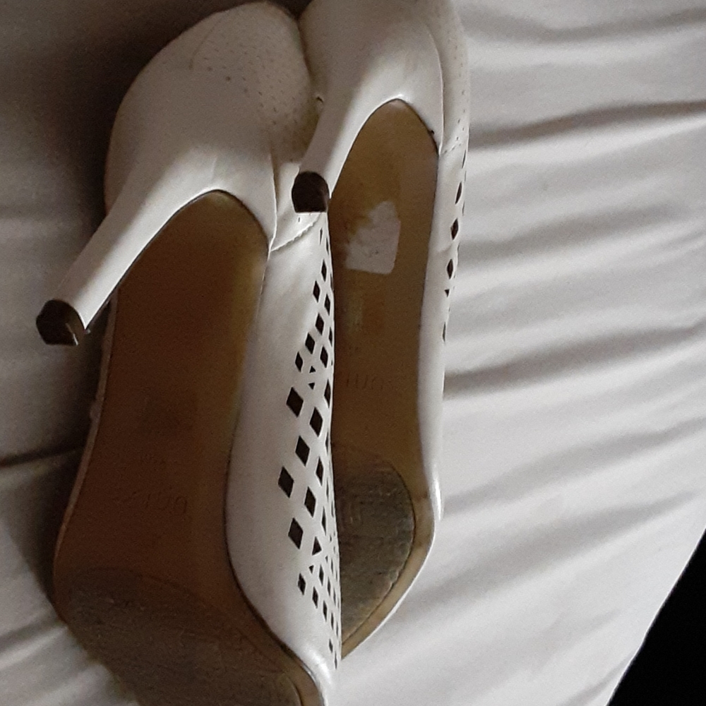 Heels - Picture 2 of 3